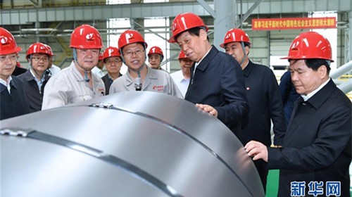 <b>栗战书：厉行法治确保百姓享有更多蓝天白云</b>